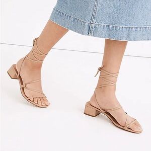 Tan, strappy sandals 🤎